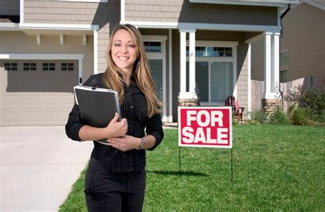 lesbian real estate agent